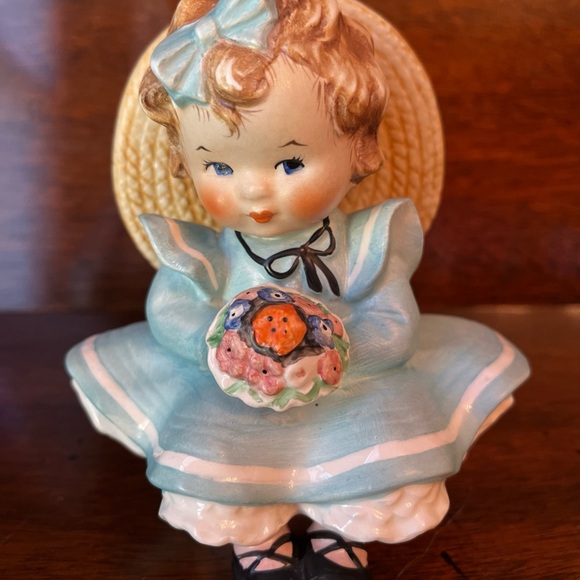 Goebel Charlot Byj 12 Sitting Pretty Girl With Bouquet Figurine 1957 - Picture 2 of 12